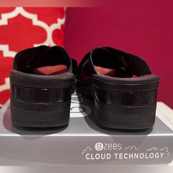 Bzees Black Women's Sandals - Picture 4 of 8